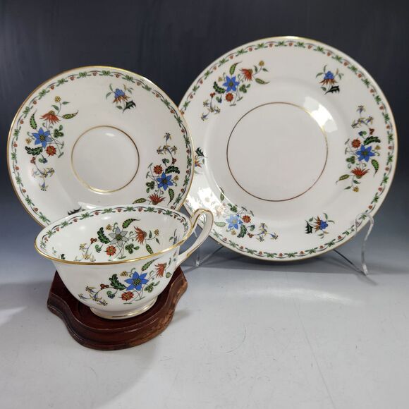 Shelley China Trio Chelsea Pattern # 11399 Lunch Plate Tea Cup Saucer Set AS IS - Picture 5 of 10